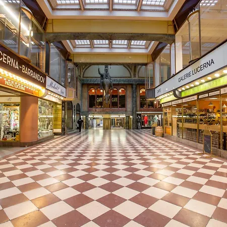 Beautiful And Spacious Wenceslas Square Appartamento Praga