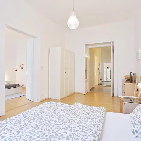 Beautiful And Spacious Wenceslas Square Apartment