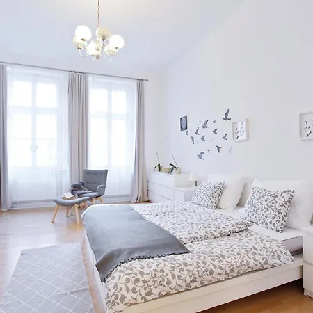 Beautiful And Spacious Wenceslas Square Apartment